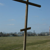Крест на востоке хутора около кладбища 