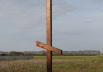 Крест на месте будущего строительства храма
