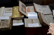 Выставка старинных книг в хуторском клубе