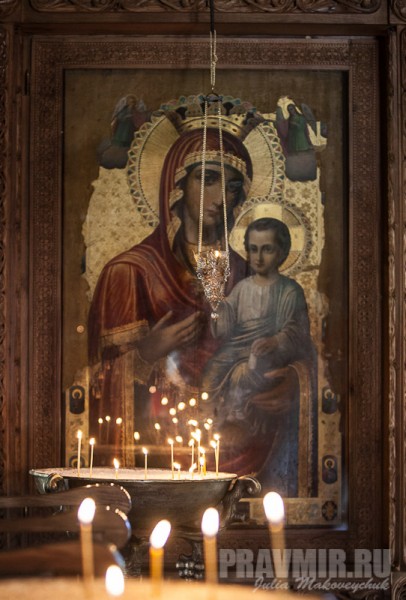 Чудотворная Бодбийская Иверская икона Божией Матери. В годы Великой Отечественной войны образ использовался как операционный стол
